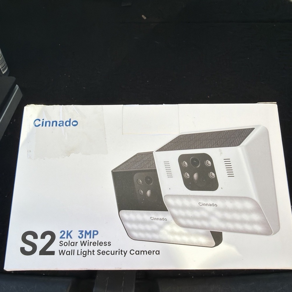 NEW CINNADO 2K WIRELESS OUTDOOR SECURITY CAMERA SOLAR LIGHT 2.4G WIFI BLACK